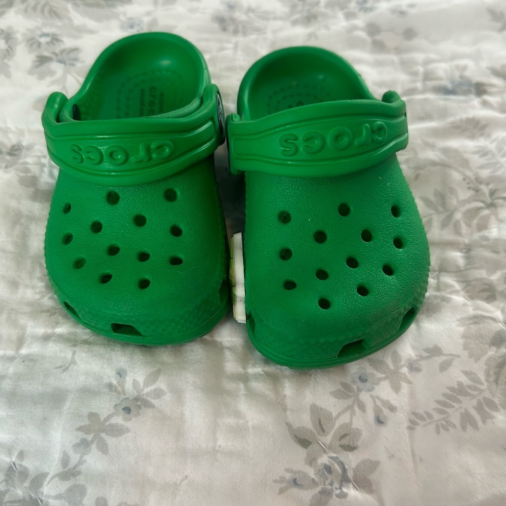 Infant crocs